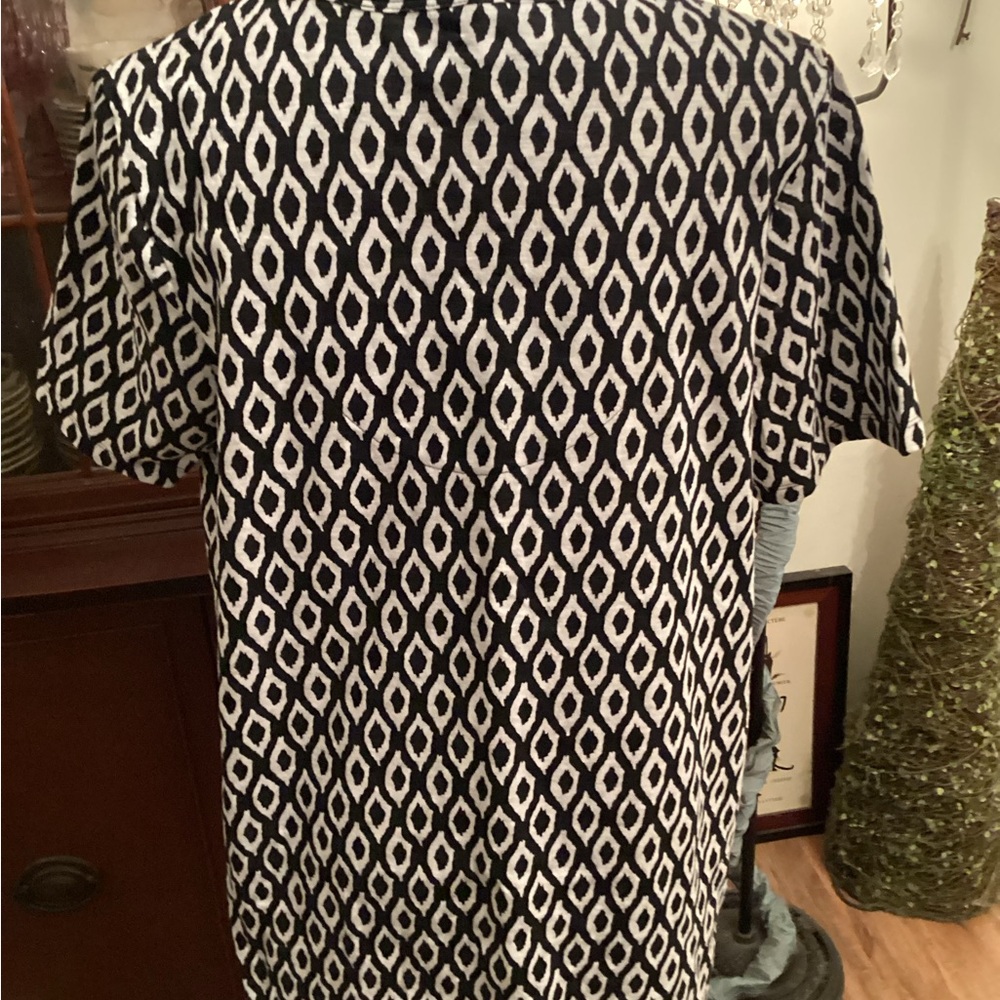 Chico’s Basic Top - Picture 2 of 4